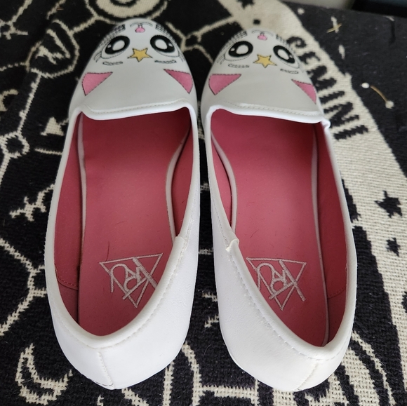 Limited Edition Artemis Luna YRU Flats - Picture 2 of 4